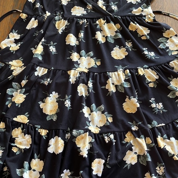 Hollister Dress Three Tiered Wrap on the top mini size XS - Picture 12 of 14